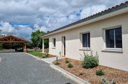 Boisset-les-Montrond Cottage | Charming country lodging, pets welcome - 4 guests
