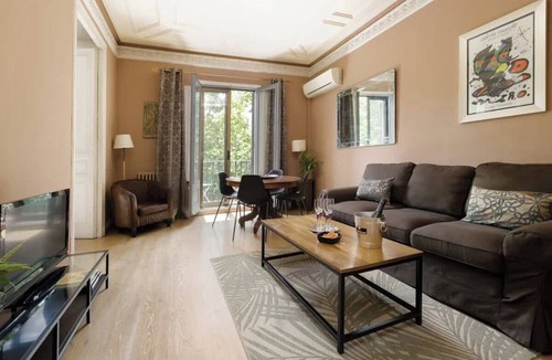 Esquerra de l'Eixample Apartment | Charming & Classic Apartment in Eixample