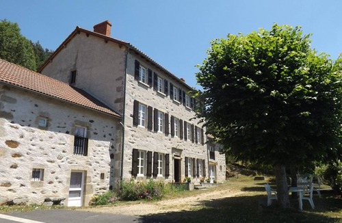Lorcieres Cottage | Charming cottage in Lorcières with TV, BBQ, and pet-friendly