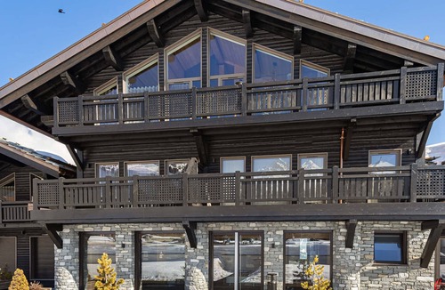 Courchevel Apartment | Charming duplex with fireplace and parking in the heart of Courchevel 1850