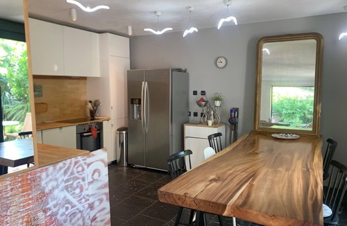 Lattes House | Charming family home + pool, quiet location between beaches (10 min), nature & town