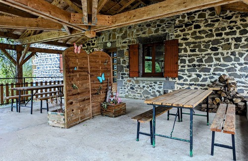 Saint-Didier-sur-Doulon Cottage | Charming Cottage near La Chaise-Dieu: Tranquil Retreat, Spacious Grounds, and Cozy Interiors