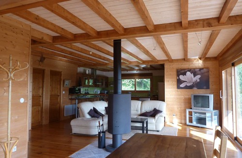 Saint-Alban-sur-Limagnole House | Charming wooden house in a green setting