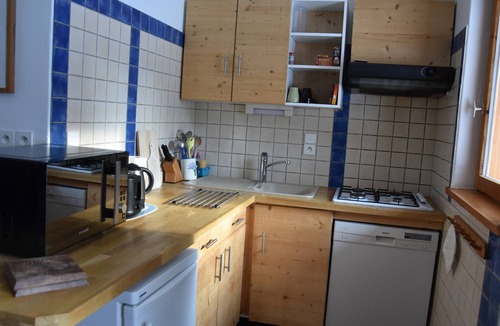 Pralognan-la-Vanoise Apartment | Charming ground floor in chalet with parking and pets allowed