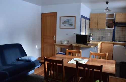 Pralognan-la-Vanoise Apartment | Charming ground floor in chalet with parking and pets allowed