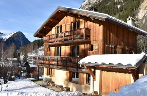 Pralognan-la-Vanoise Apartment | Charming ground floor in chalet with parking and pets allowed