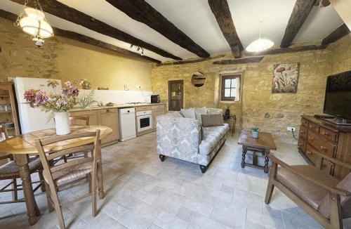 Meyrals House | Charming gîte 1-2p with terrace on green domain - L'Iris
