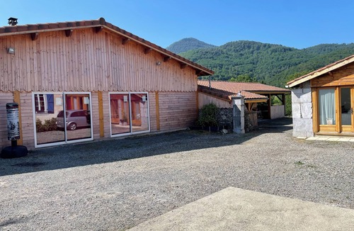 Generest House | Charming house at the foot of the mountains