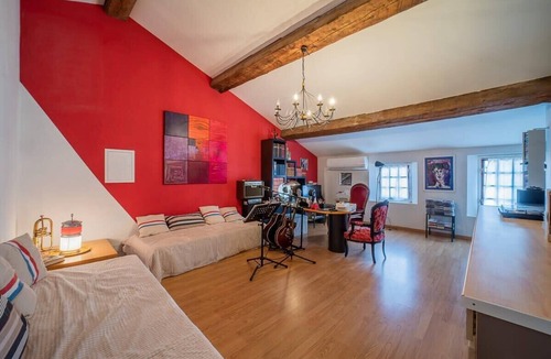 Saleilles House | Charming house with intimate garden & Roman plunge pool – sleeps 6