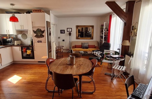 Quartier des Grandes-Carrieres Apartment | CHARMING & QUIET in MONTMARTRE 3 bedrooms (only 2 after sept 1st) 2 bathrooms.
