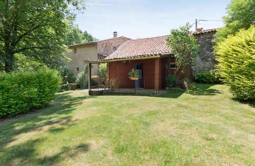 Fondamente Cottage | Charming Stone House on the banks of the La Sorgues River