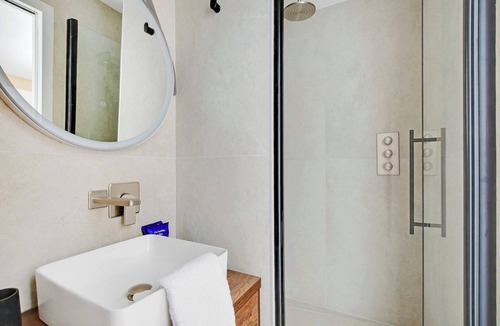 Quartier de la Folie-Mericourt Apartment | Charming Studio 2P - Place de la République