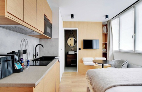 Quartier de la Folie-Mericourt Apartment | Charming Studio 2P - Place de la République