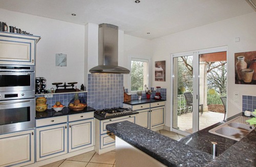 Savasse House | Charming vacation home with swimming pool in the Drôme Provençale.