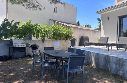 Teyran House | Charming villa with a pool
