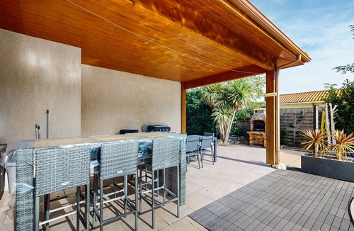 Queyrac House | Charming villa with large outdoor pool in a beautiful location between the ocean and the vineyards.