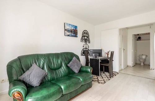 Parc aux lievres Apartment | Cheap exclusive studio with Wi-Fi, office, balcony