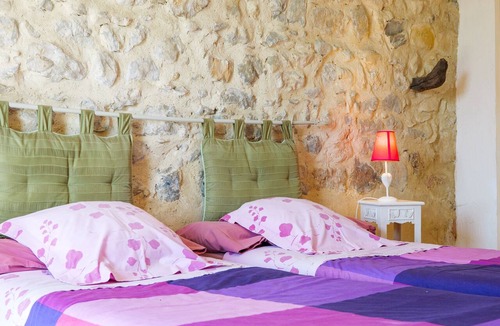 Gras Bed & Breakfast | Chez Bacchus - Syrah Room with Private Terrace and Wi-Fi