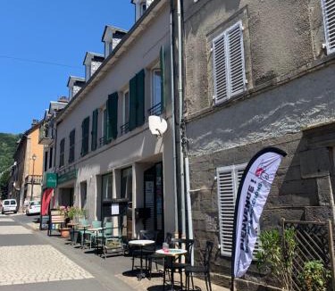 Condat Apartment | Chez Burons&Bouchons, Le Refuge Gourmand et Authentique