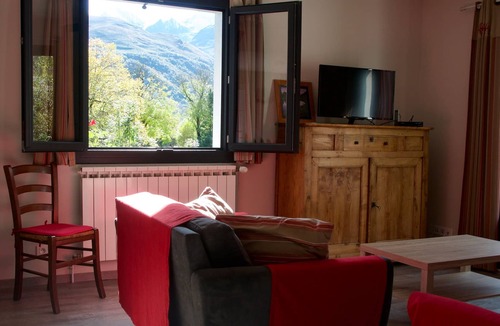 Peyragudes House | Chez CASTET House with garden