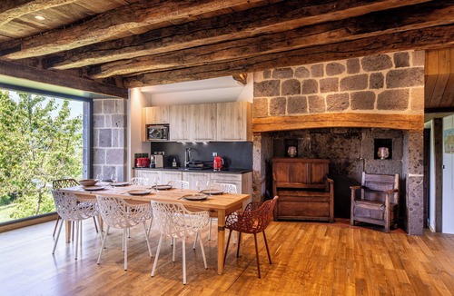 Raulhac House | Chez Mimi - La Petite Maison, charming gîte in Raulhac