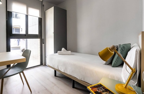 Collblanc y La Torrassa Apartment | Chic and cosy apartment with balcony
