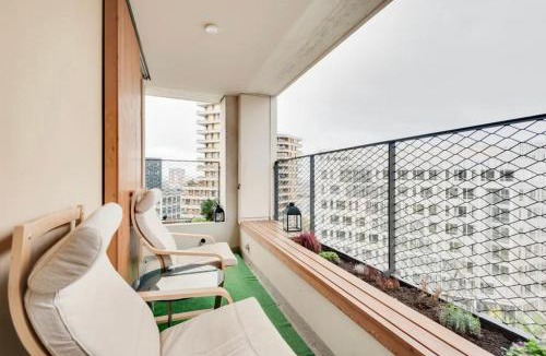 Porte de la Chapelle Apartment | Chic Appartement Sacré Cœur of Paris with Parking