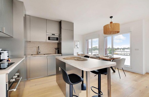 Le Bois Porte de Nogent Apartment | Chic Duplex with Rooftop -3BD-6P- Nogent-sur-Marne
