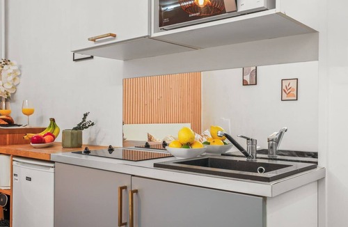 Chaillot Apartment | Chic Studio Near Champs-Elysees & Eiffel Tower