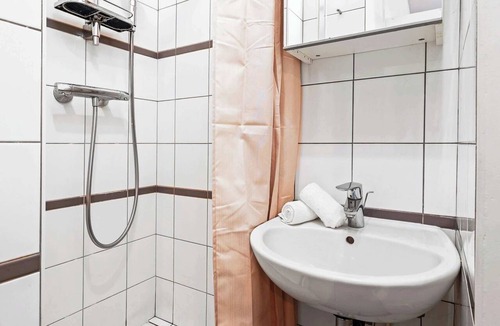 Chaillot Apartment | Chic Studio Near Champs-Elysees & Eiffel Tower