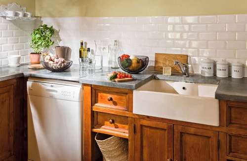 Ollieres Cottage | CIBOULETTE Vacation Rental – Large duplex for 9–11 people with a pool, in the heart of the vineyards.