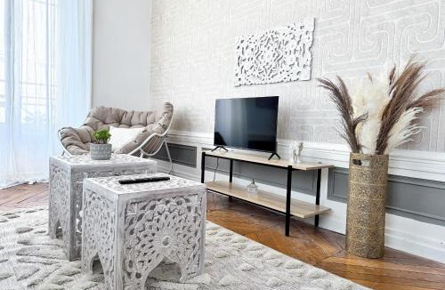Oullins Apartment | Cinnabar - Appartement 10 personnes - Check in h24 & Wifi
