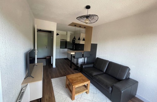 Valberg Apartment | City center apartment with pool