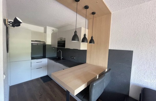 Valberg Apartment | City center apartment with pool