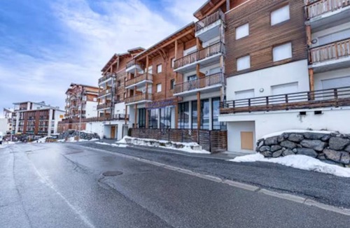 Valberg Apartment | City center apartment with pool
