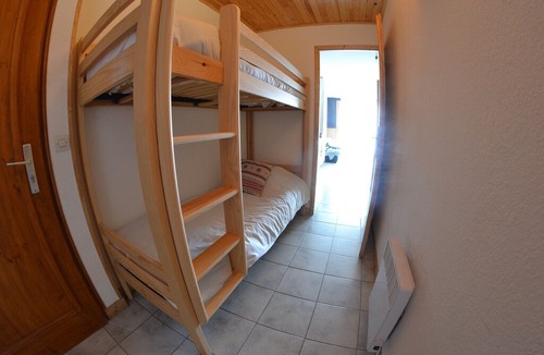 Vaujany Apartment | Claret 2 Apt 1 - One Bedroom Apartment, Sleeps 6