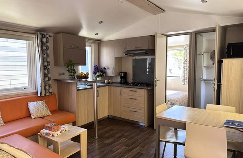 Garde-Colombe House | Classic 3-room Mobile Home for 4–5 People