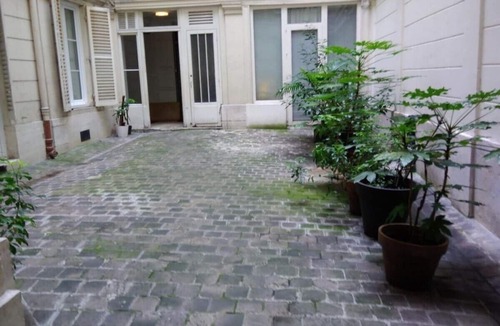 Quartier du Faubourg-Montmartre Apartment | Classic Parisian Nest