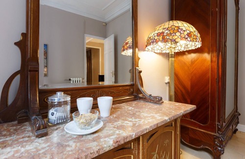 Gothic Quarter Apartment | Classic style 7 bedroom apartment in the city center