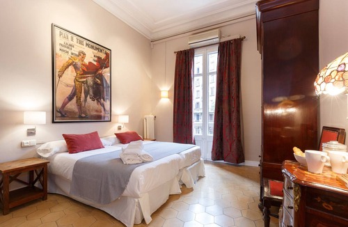 Gothic Quarter Apartment | Classic style 7 bedroom apartment in the city center