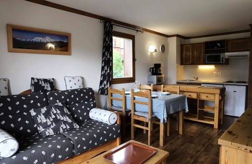 Aussois Apartment | CLOS09 Spacious apartment for 6 people with a beautiful mountain view