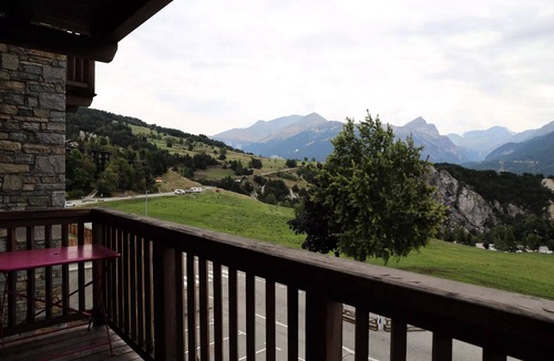 Aussois Apartment | CLOS09 Spacious apartment for 6 people with a beautiful mountain view