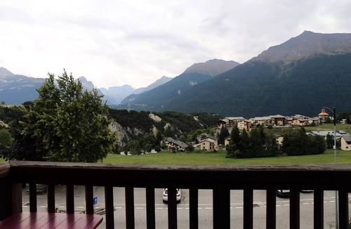 Aussois Apartment | CLOS09 Spacious apartment for 6 people with a beautiful mountain view