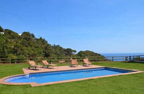 Tossa de Mar Villa | Club Villamar - Luxury, detached villa that accommodates 8 people, with private pool and spectacu.