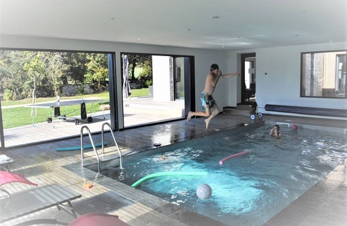 Collonges-la-Rouge Villa | Collonges-la-rouge, Villa Avec Piscine Intérieure Chauffée