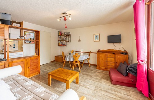 Montgellafrey Apartment | Comfort Studio for 4, Ski-in/Ski-out, South Balcony