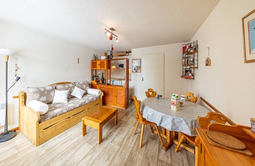 Montgellafrey Apartment | Comfort Studio for 4, Ski-in/Ski-out, South Balcony
