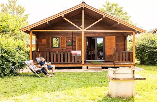 Brens Ski Chalet | COMFORT CHALET: 2 bedrooms - AC - TV - BBQ - Cleaning Service * - 35 m² + 14 m² covered terrace - Sleeps 4 to 5 people - Rate includes 4 people
