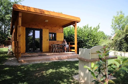Brens Ski Chalet | COMFORT CHALET: 2 bedrooms - AC - TV - BBQ - Cleaning Service * - 35 m² + 14 m² covered terrace - Sleeps 4 to 5 people - Rate includes 4 people