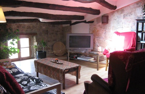 Fores House | Comfort, great views 110kms from Barcelona on Route of the Cisters